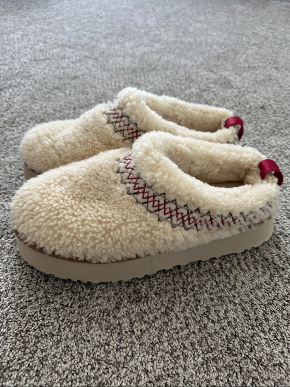 UGG Cream Sherpa Slip-On Slippers with Red Stitch Detail